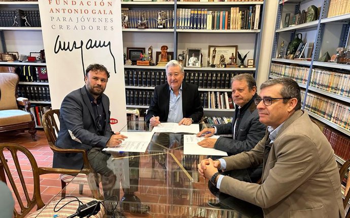 Firma del acuerdo entre la Fundación Antonio Gala, la Federación de Peñas Cordobesas y el Real Centro Filarmónico de Córdoba Eduardo Lucena.