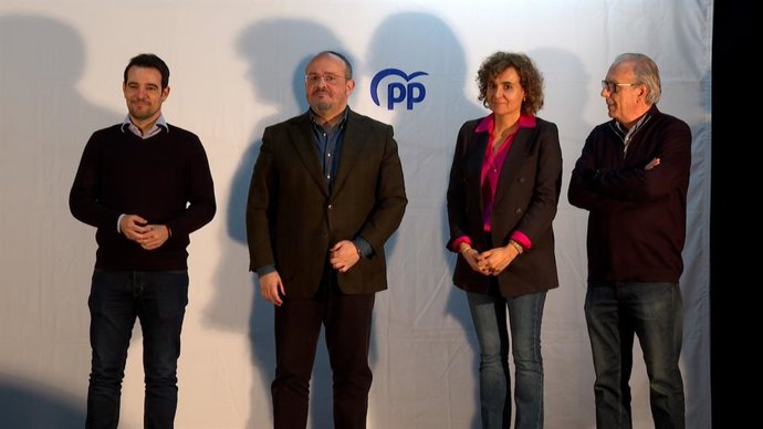 Reyes, Fernández, Montserrat y Tutusaus en el acto con los nuevos afiliados