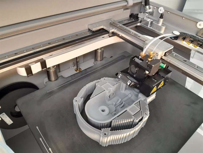 Archivo - Impresora 3D con la que se fabrican piezas para la flota de Renfe.