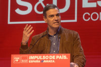Sánchez reivindica la "templanza" de su Gobierno frente a "los insultos" de "una oposición desnortada y faltona"