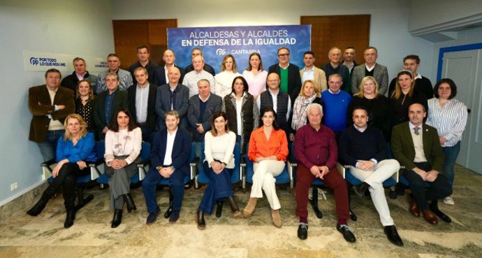 Los alcaldes del PP de Cantabria firman un 'Manifiesto por la igualdad de todos los españoles'