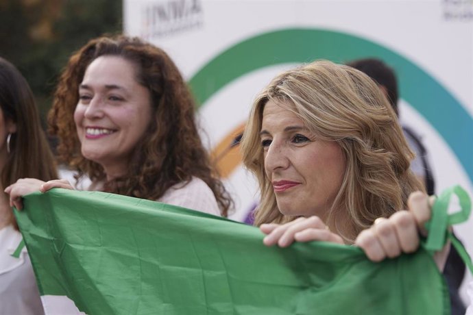 Archivo - La responsable de Política Institucional de IU Andalucía, Inmaculada Nieto, y la vicepresidenta segunda del Gobierno, Yolanda Díaz, en una imagen de archivo. 