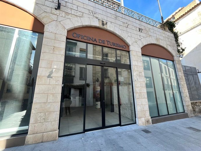 Oficina de turisom cerrada de Jaén