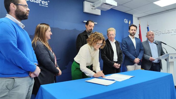 Alcaldes y alcaldesas del PP en Asturias firman el manifiesto "en defensa de la igualdad de todos los españoles"