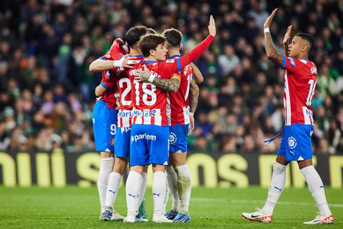 Archivo - Artem Dovbyk of Girona FC celebrates a goal during the Spanish league, La Liga EA Sports, football match played between Real Betis and Girona FC at Benito Villamarin stadium on December 21, 2023, in Sevilla, Spain.