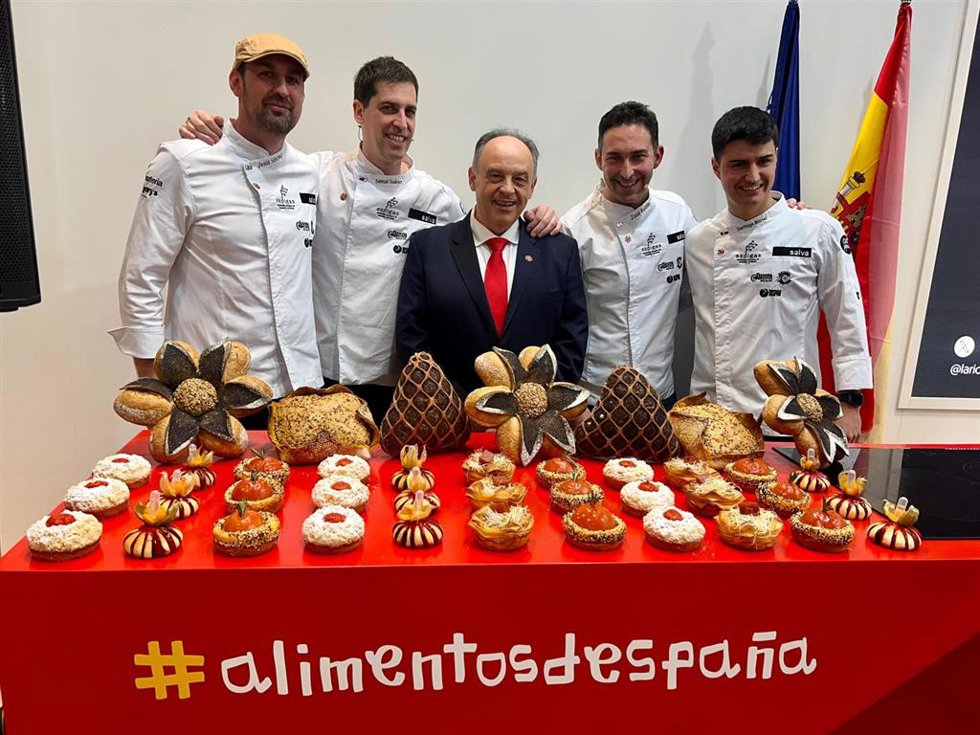 El equipo Espigas, liderado por su presidente Eduardo Villar, ofrece panes maridados con alimentos riojanos