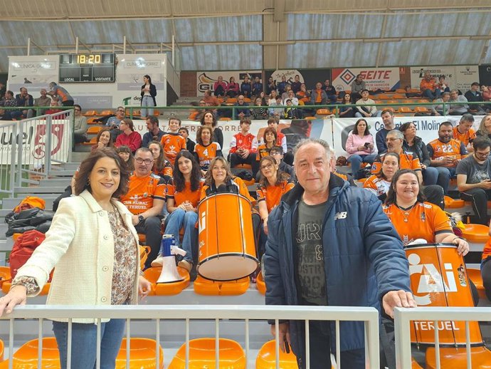 El polideportivo Los Planos estrena gradas automatizadas en el encuentro entre el Pamesa Teruel y el Grupo Herce Soria.