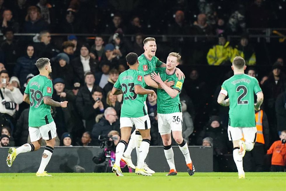 27 January 2024, United Kingdom, London: Newcastle United's Sean Longstaff celebrates scoring their side's first goal of the game during the Emirates FA Cup fourth round soccer match between Fulham and Newcastle United at Craven Cottage. Photo: Zac Good