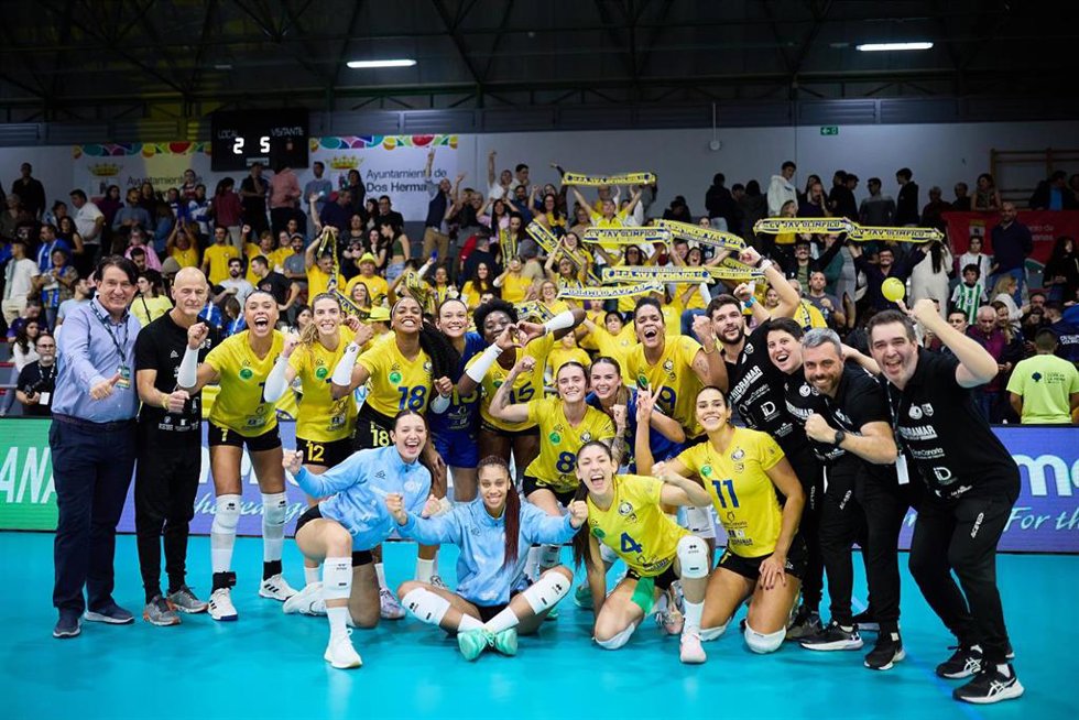 Las jugadoras del Hidramar Gran Canaria celebran una victoria en la XLIX Copa de la Reina.