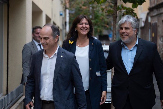 Archivo - (I-D) La presidenta de Junts, Laura Borrs; el secretario general de Junts, Jordi Turull y el líder del partido en el Parlament, Albert Batet, en una foto de archivo