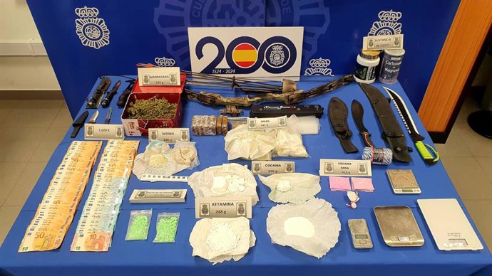 La Policía ha intervenido 5.020 euros y sustancias con un valor de 54.000 euros.