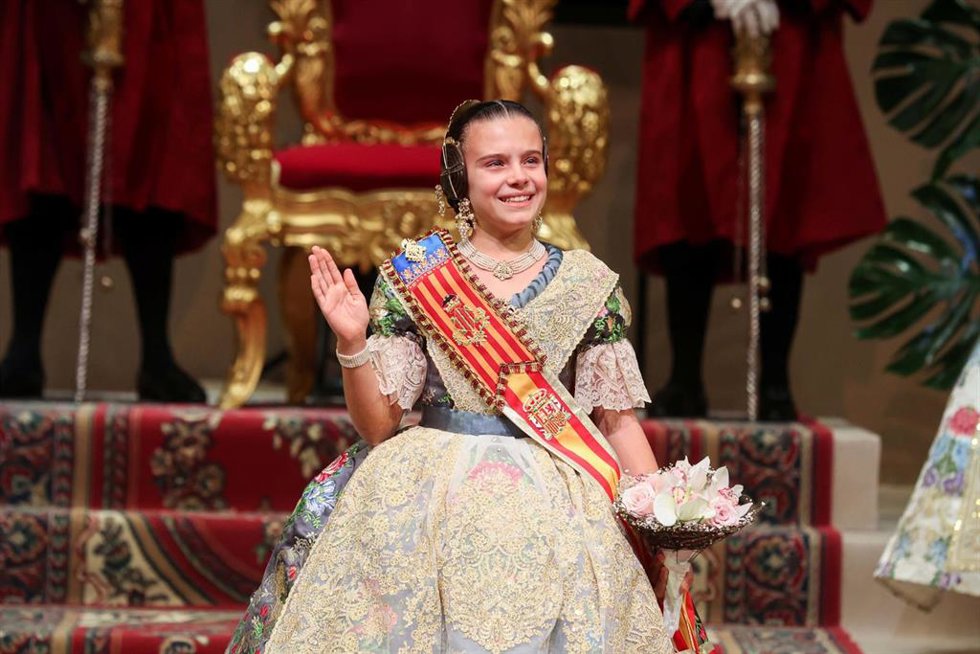 Marína García ya luce la banda que la acredita como fallera mayor infantil de Valncia 2024