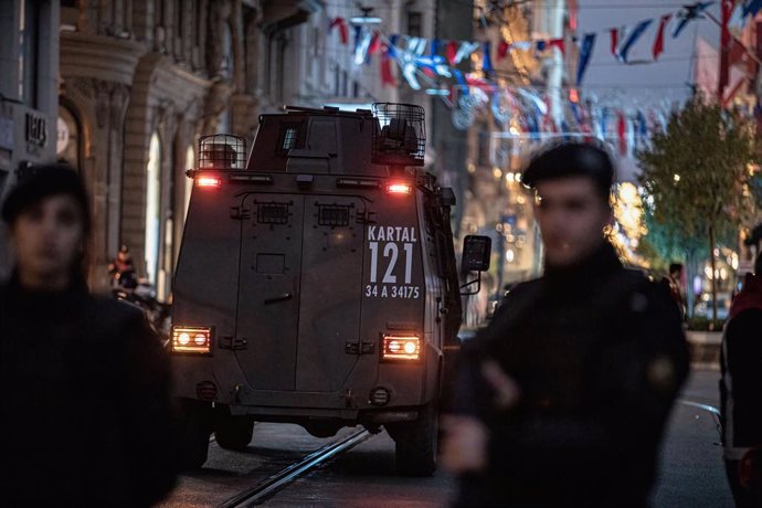 Archivo - November 13, 2022, Istanbul, Turkey: An armored police vehicle is dispatched toward the scene of the explosion. There was a bomb explosion on Istiklal street in Istanbul, Turkey. According to the information received, a woman left the explosiv