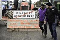 Agricultores franceses anuncian un bloqueo indefinido de los accesos a París a partir de este lunes