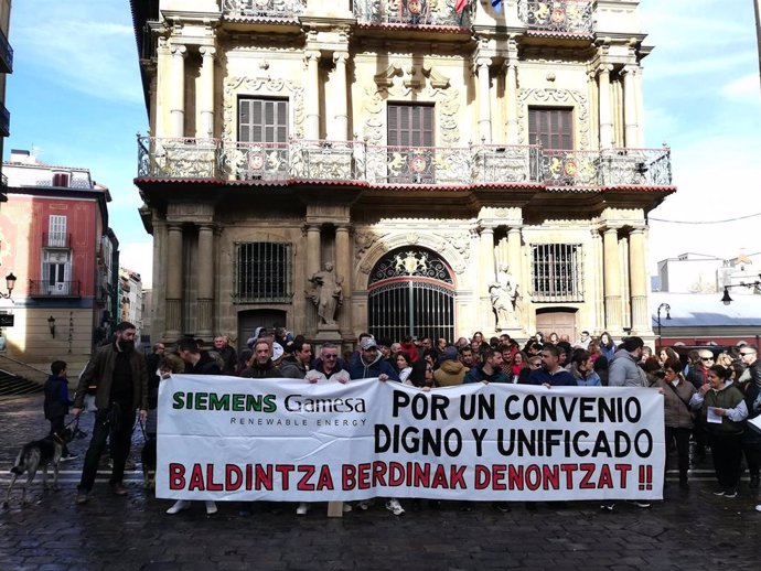 Concentración de trabajadores de Siemens Gamesa Arazuri.