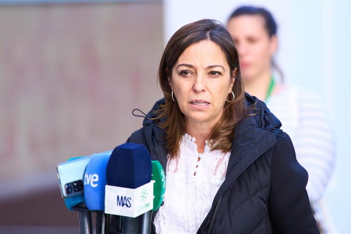 Archivo - La diputada y portavoz del Gobierno alternativo de Espadas, Isabel Ambrosio, en una imagen de archivo.