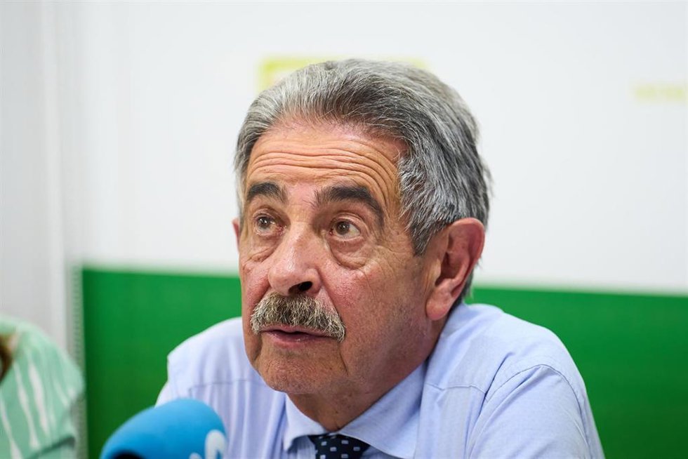 Archivo - El secretario general del PRC, Miguel ángel Revilla
