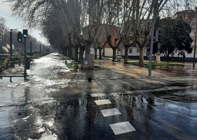 Inundaciones provocadas por rotura de una tubería 1.000 en Valladolid