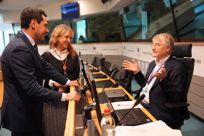 Archivo - El presidente de la Junta de Andalucía, Juanma Moreno, en la sede del Comité Europeo de las Regiones, en Bruselas, durante su visita el pasado mes de noviembre.