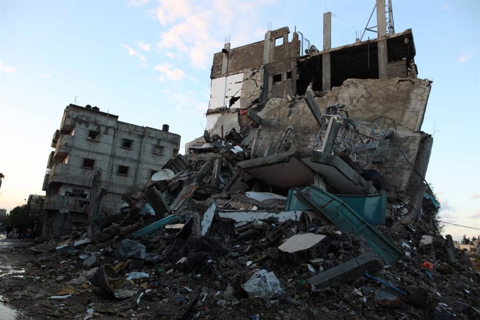 Edificio destruido por un bombardeo del Ejército de Israel contra el campamento de refugiados de Al Maghazi, en el centro de la Franja de Gaza (archivo)