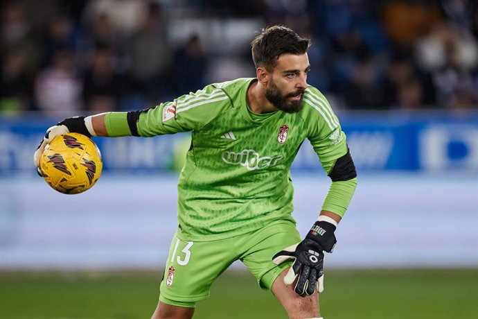 Archivo - Andre Ferreira of Granada CF in action during the LaLiga EA Sports match between Deportivo Alaves and Granada CF at Mendizorroza Stadium on November 24, 2023, in Vitoria, Spain.