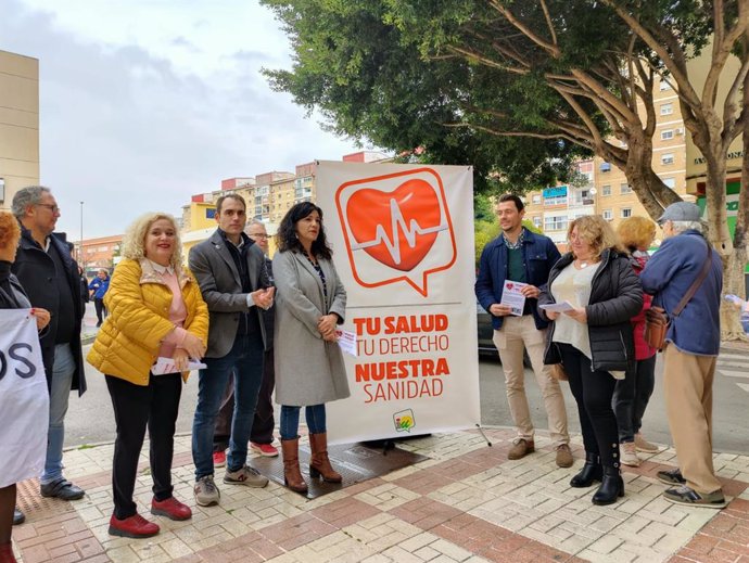 El coordinador de IU Andalucía y diputado de Sumar en el Congreso, Toni Valero, en Málaga junto con la coordinadora provincial de IU Málaga, Toni Morillas, donde han presentado una campaña provincial en defensa de la sanidad pública