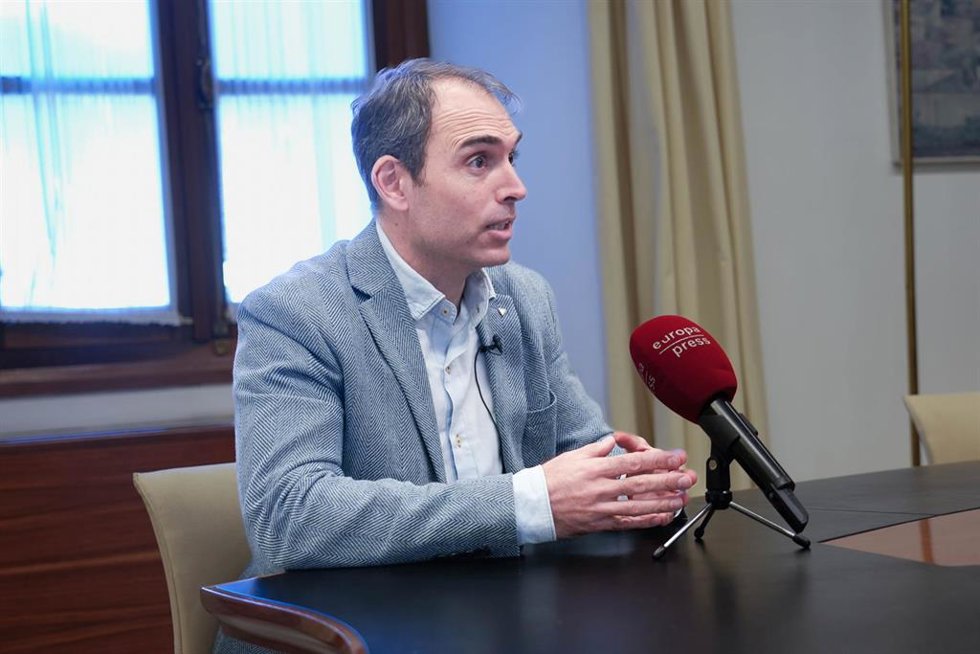 Archivo - El coordinador general de IU Andalucía, Toni Valero, en una entrevista concedida a Europa Press.