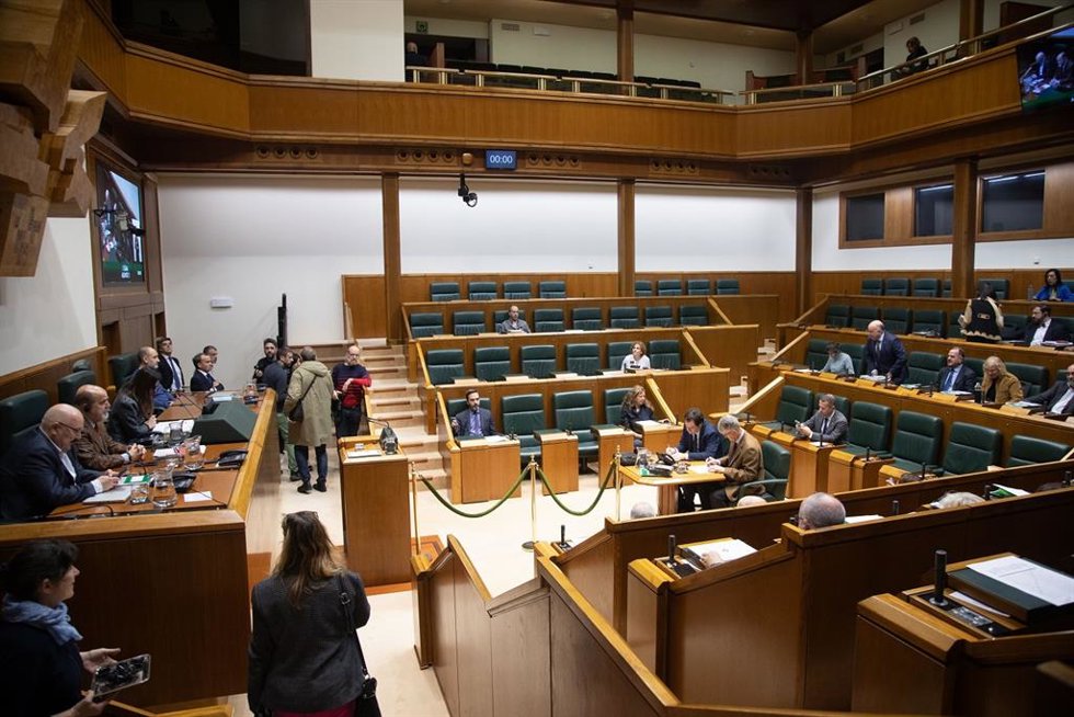 Archivo - Pleno del parlamento vasco