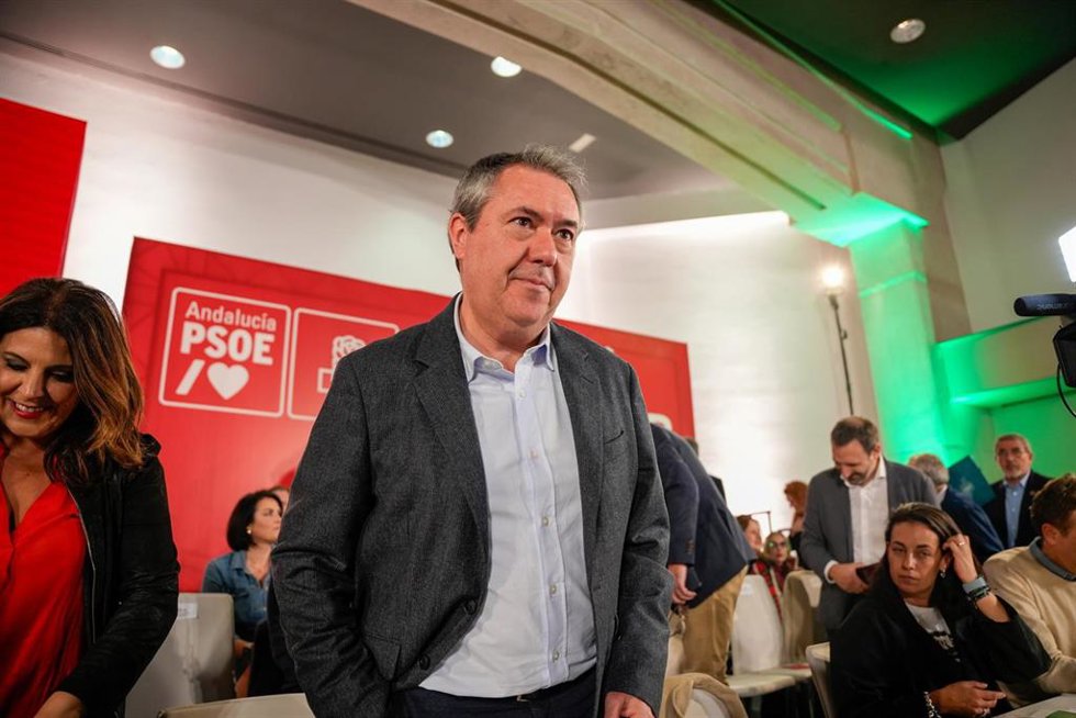 El secretario general del PSOE de Andalucía, Juan Espadas antes del comienzo del Comité Director del PSOE de Andalucía, a 26 de enero de 2024 en Sevilla, (Foto de archivo).