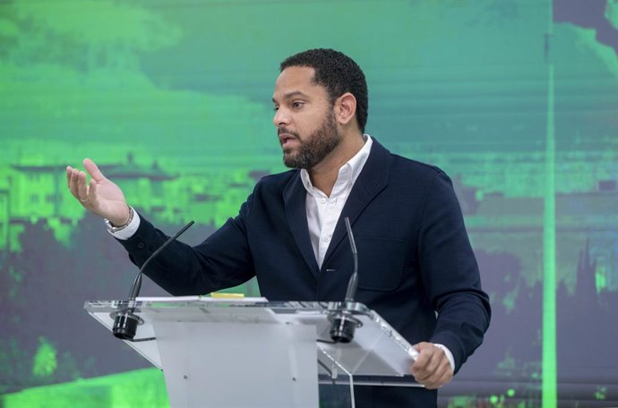 El secretario general de Vox, Ignacio Garriga, durante la rueda de prensa tras la reunión del Comité de Acción Política de VOX, en la sede nacional del partido, a 22 de enero de 2023, en Madrid (España). Garriga ha anunciado la presentación de la querel