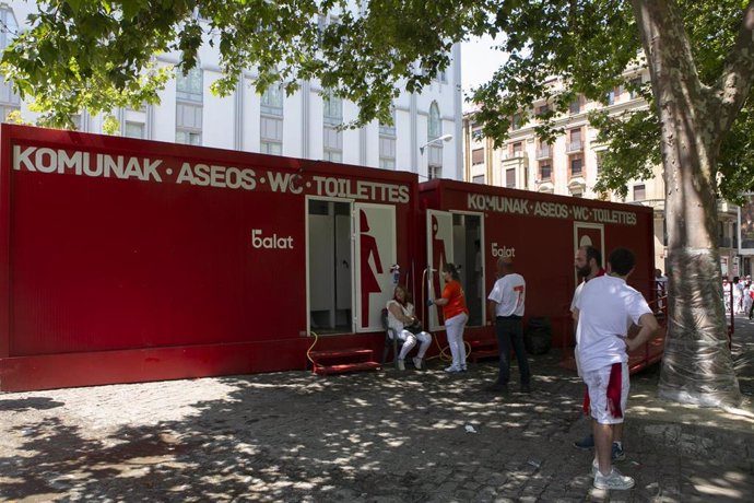 Archivo - Imagen de archivo de los aseos que se colocan en las fiestas de San Fermín