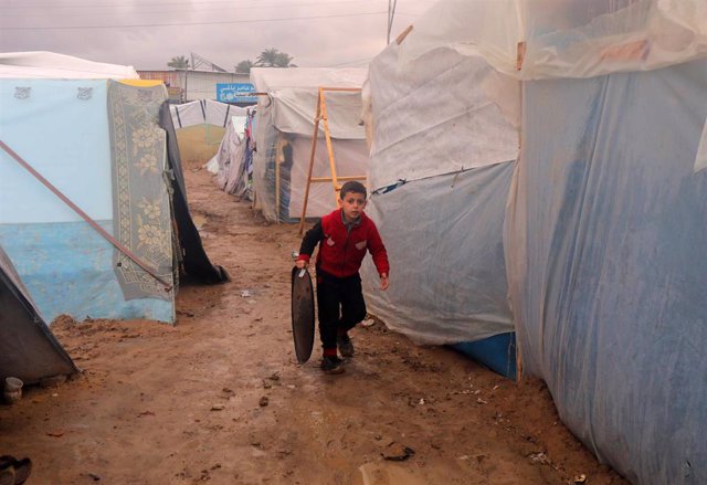 Desplazados internos en una escuela de la UNRWA en la Franja de Gaza