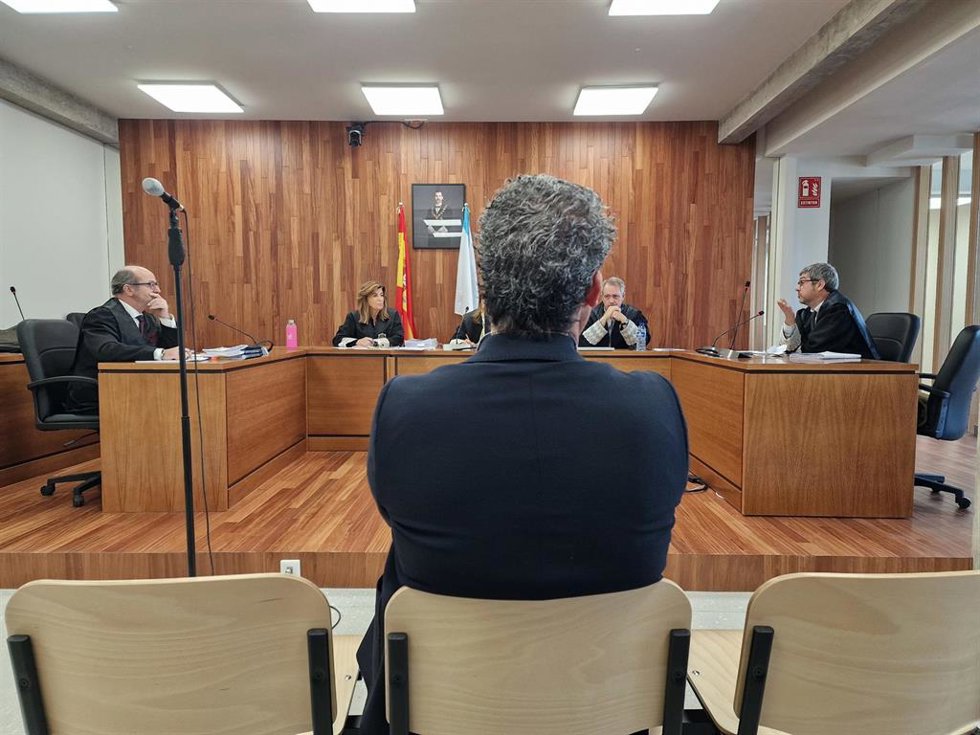 Imagen del exalcalde de Baiona en el banquillo de los acusados.
