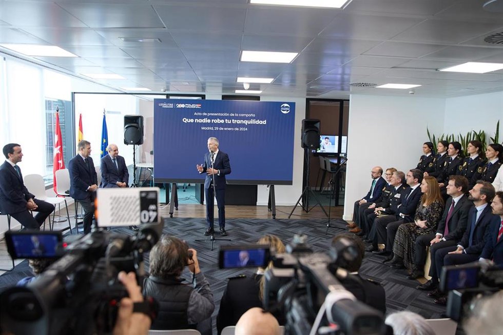 El ministro del Interior, Fernando Grande-Marlaska, interviene durante el acto de presentación de la campaña 'Que nadie robe tu tranquilidad', en la sede de Legálitas
