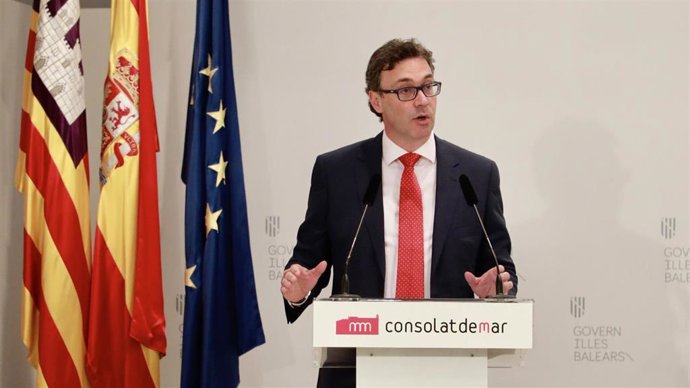 El consell de de Economía, Hacienda e Innovación, Anotni Costa, en rueda de prensa