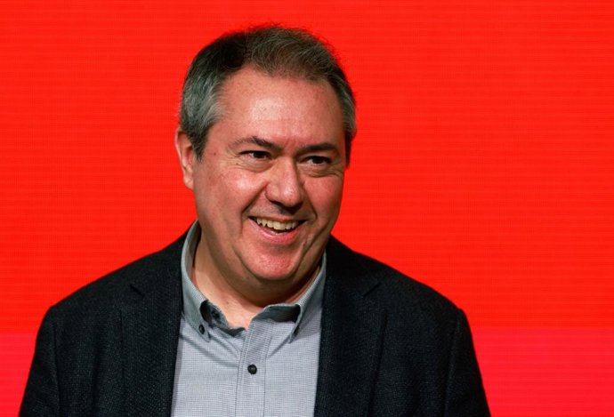 El secretario general del PSOE-A, Juan Espadas, en rueda de prensa.