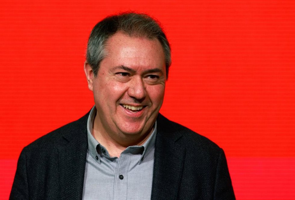 El secretario general del PSOE-A, Juan Espadas, en rueda de prensa.