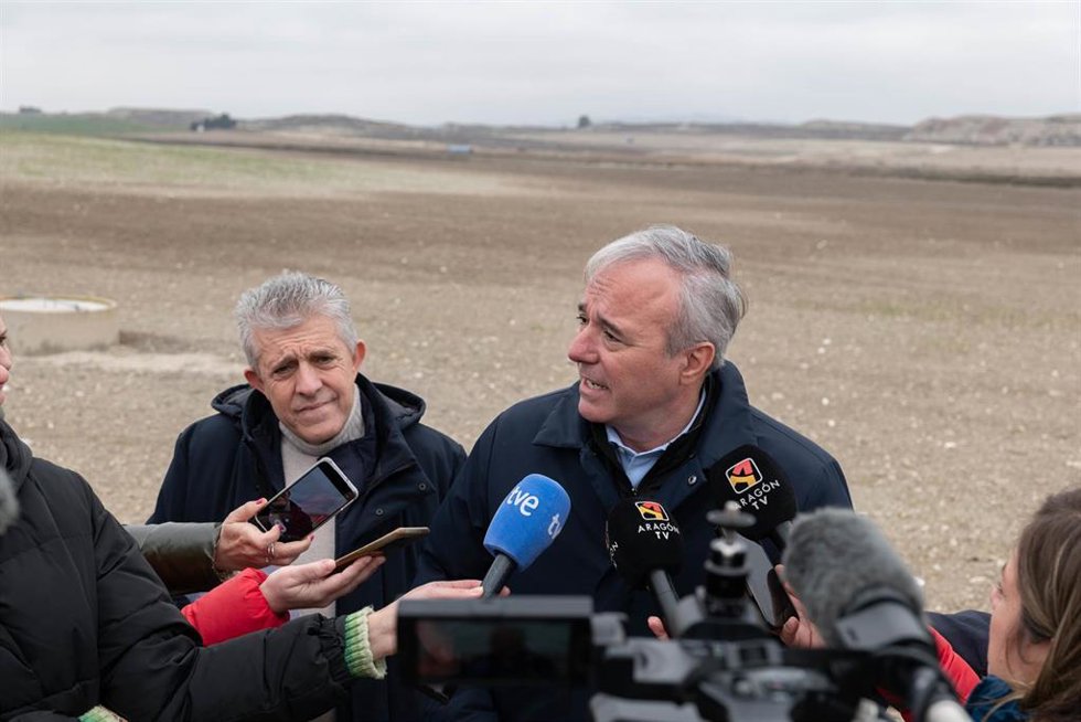 El presidente del Gobierno de Aragón, Jorge Azcón, en Los Monegros.