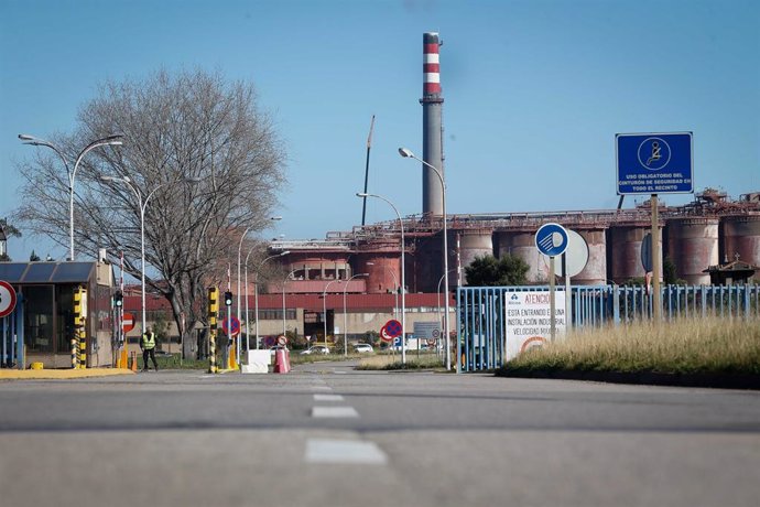 Archivo - La fábrica de Alcoa, a 24 de enero de 2024, en San Cibrao, Lugo, Galicia (España). Alcoa solicitó el pasado 22 de enero a los trabajadores de la fábrica de San Cibrao y al comité de empresa “acordar retrasar” el arranque de la actividad en la pl