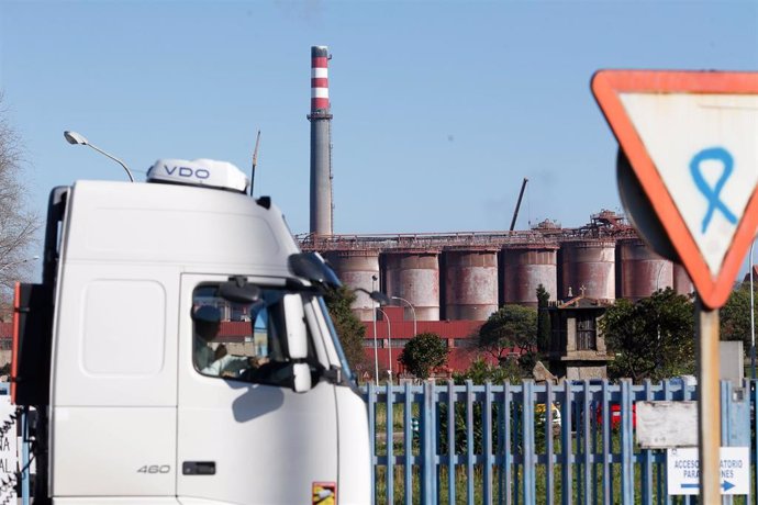 Archivo - Alcoa ha comenzado este lunes 29 de enero los preparativos para el arranque de las cubas de electrolisis acordada con los trabajadores de la factoría de aluminio. La fábrica de Alcoa-San Cibrao, en Cervo, Lugo (España), en enero de 2024.