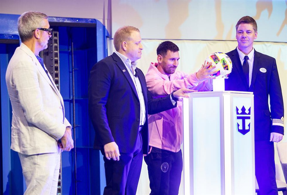 El futbolista argentino Lionel Messi bautiza oficialmente el barco Icon of the Seas