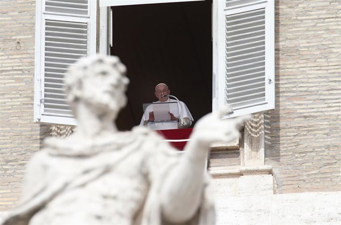 Archivo - 17 September 2023, Vatican, Vatican City: Pope Francis delivers Angelus prayers St. Peter's Square at the Vatican. Photo: Evandro Inetti/ZUMA Press Wire/dpa