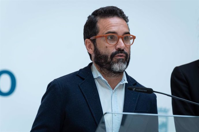 El concejal delegado de Turismo del Ayuntamiento de Málaga, Jacobo Florido, en rueda de prensa