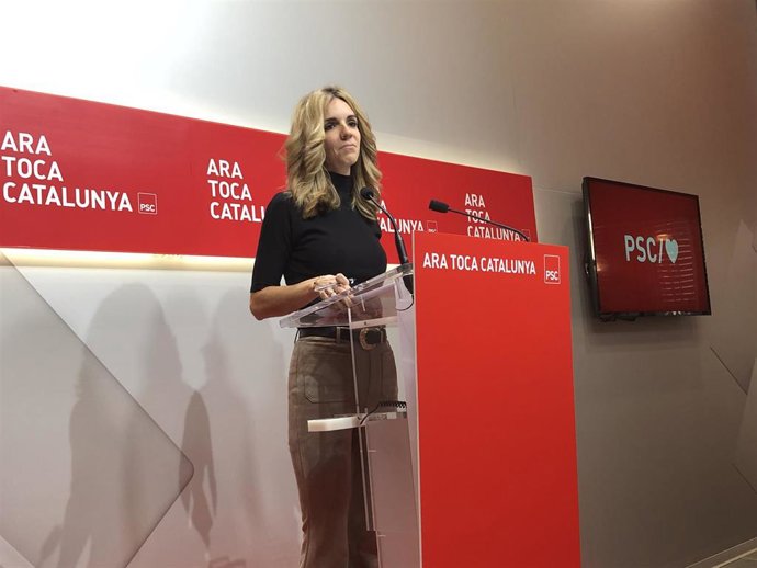 La portavoz del PSC, lia Tortolero, en una rueda de prensa en la sede del partido