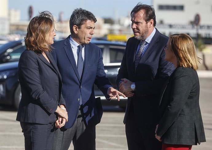 Archivo - Arxiu - (E-D) L'alcaldessa de Valncia, María José Catalá; el president de la Generalitat, Carlos Mazón; el ministre de Transports i Mobilitat Sostenible, Óscar Puente, i la delegada del Govern a la Comunitat Valenciana, Pilar Bernabé
