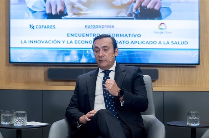 El presidente de Cofares, Eduardo Pastor, interviene durante el encuentro informativo de Cofares, bajo el título, 'La importancia de la innovación y la economía del dato aplicado a la salud’, a 15 de enero de 2024, en Madrid (España).