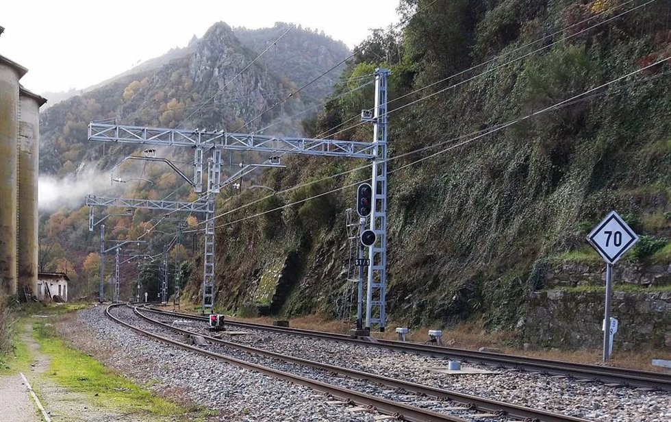 Archivo - Vía de tren