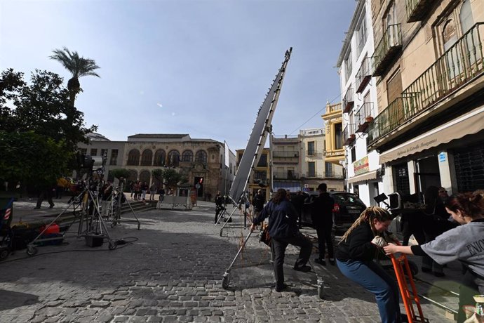 Preparación del rodaje de 'Hora y veinte' en la plaza del Ayuntamiento de Martos.