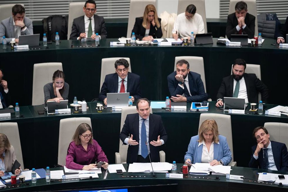 El delegado de Urbanismo, Medio Ambiente y Movilidad, Borja Carabante, durante un pleno en el Ayuntamiento de Madrid, a 29 de enero de 2024, en Madrid 