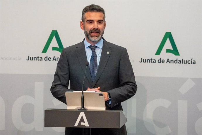 El consejero de Sostenibilidad, Medio Ambiente y Economía Azul de la Junta de Andalucía y portavoz del gobierno, Ramón Fernández-Pacheco, durante la rueda de prensa posterior al Consejo de Gobierno andaluz en el Palacio de San Telmo. A 29 de enero del 2